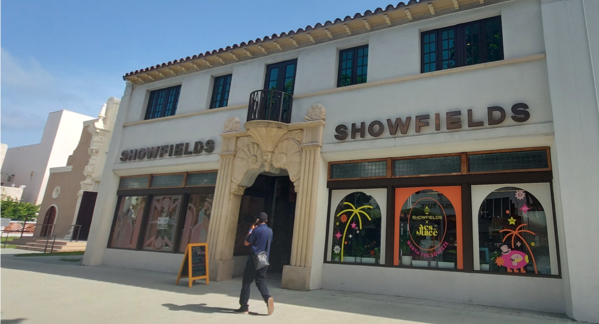 Showfields: <br>”The Most Interesting Store In The World”.